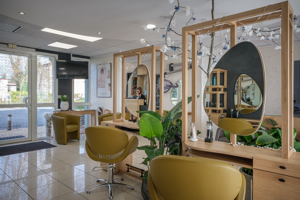 salon de coiffure bois